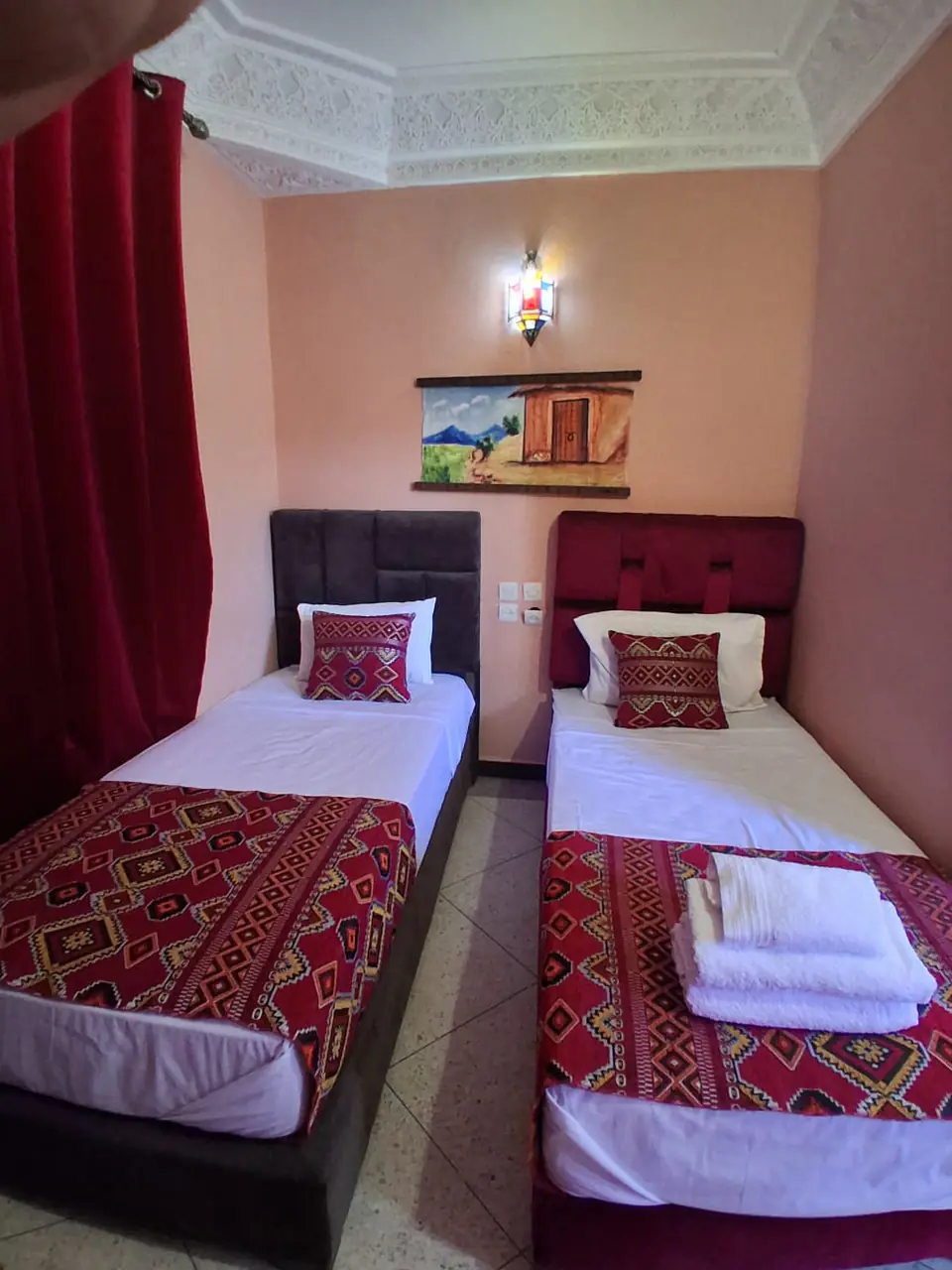Twin Room with Mountain View, Door 6, Chambre d’hôtes Aya, Ouzoud — wide view of the room